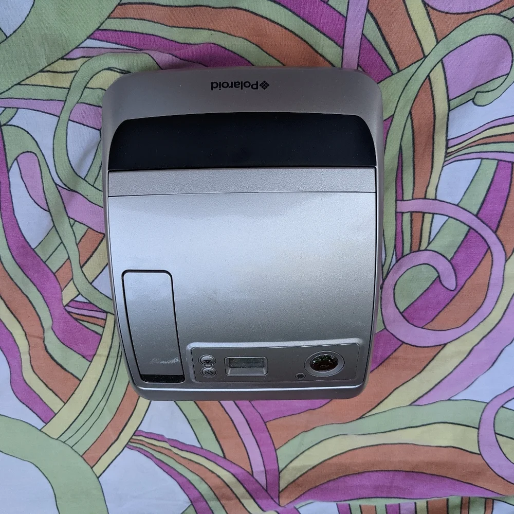 Polaroid One600 vintage Camera in silver